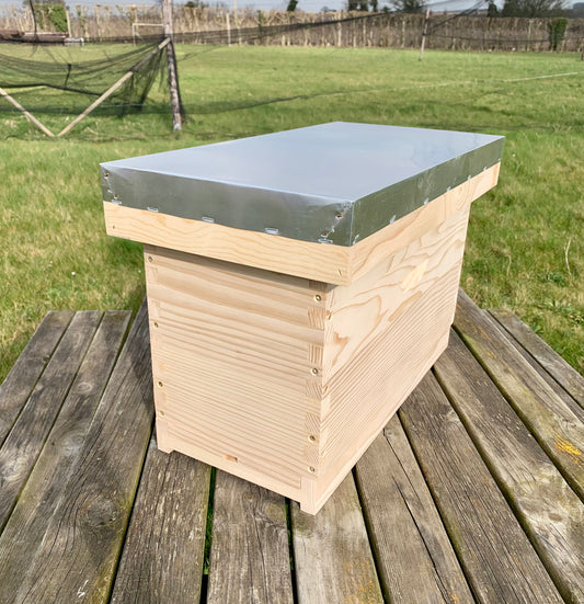 National 5 Frame Nuc Box, Pine with Feeder and Screen
